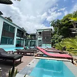 Paragon Inn