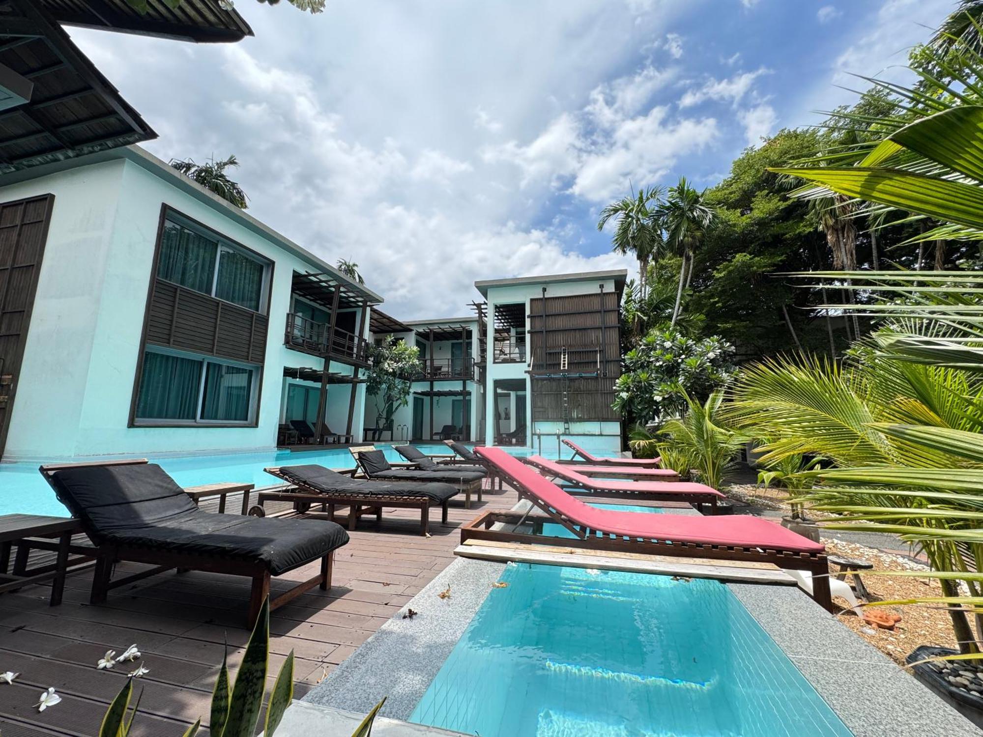 Paragon Hotel 4*
